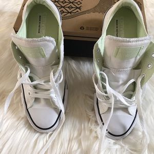 Converse All Star Madison Sneakers. NWOT